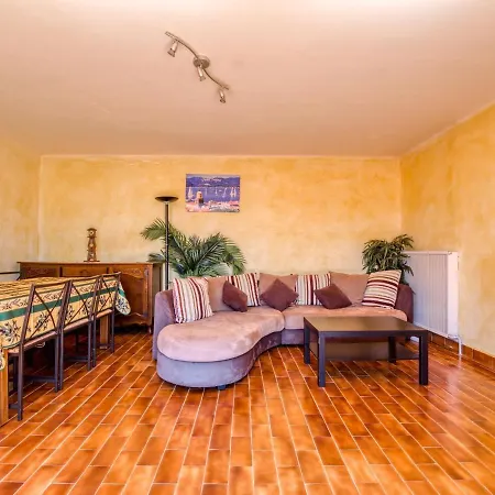 Cozy Holiday In With Private Pool Vakantiehuis